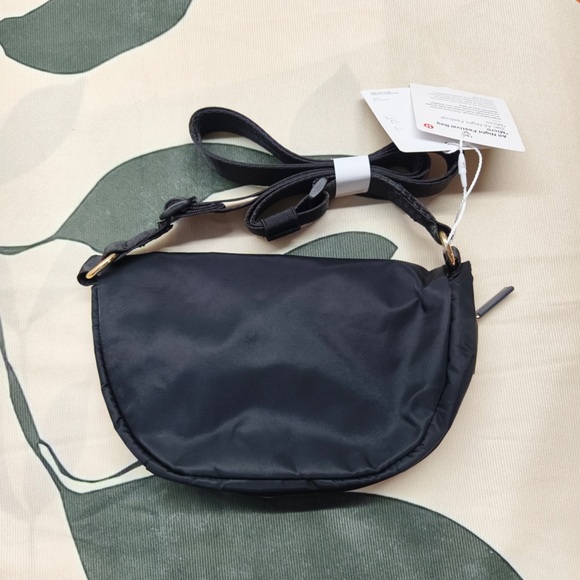 🍒 Lululemon All Night Festival Bag Micro 2L | Black Crossbody (BNWT) - Picture 2 of 4